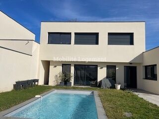  Maison  louer 6 pices 165 m Charbonnires-les-bains