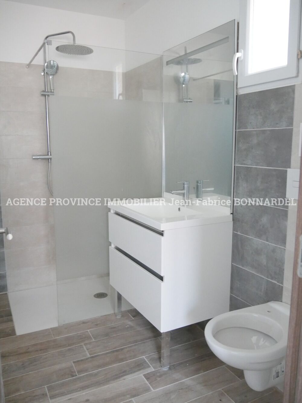 location Appartement - 2 pi�ce(s) - 50 m� Sainte-C�cile-les-Vignes (84290)