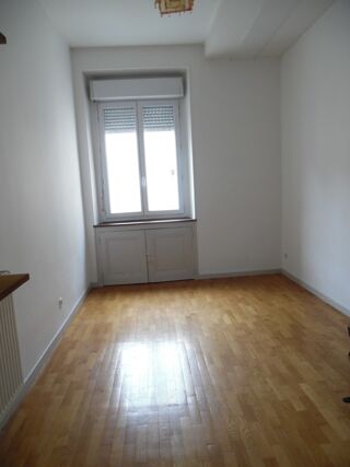  Appartement à louer 4 pièces 85 m²