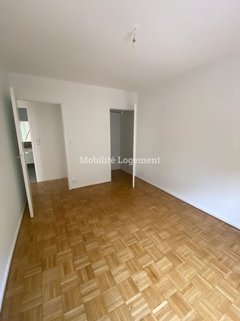 Bright 3-Bedroom Apartment for Rent in Villeurbanne with Parking Space