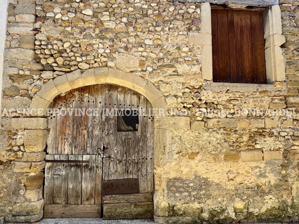 Remise en pierre à rénover au coeur du village de Visan ....