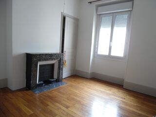  Appartement à louer 4 pièces 85 m²