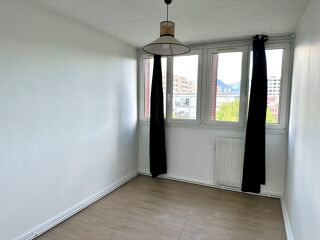  Appartement à louer 4 pièces 70 m²