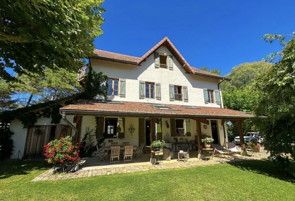 YENNE (SAVOIE)  PROPRIÉTÉ DE PRESTIGE AVEC PARC, PISCIN....