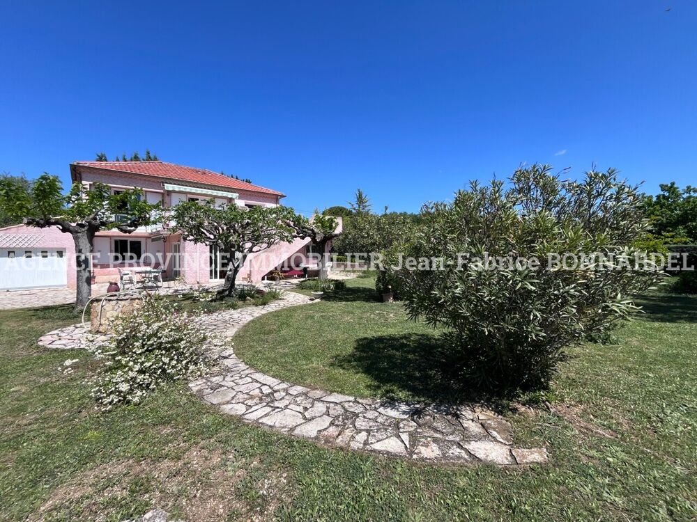 A 5 minutes du centre du village, cette maison de 165 m²....