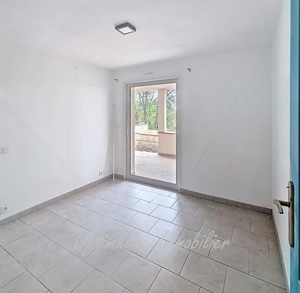 Maison de 2020 avec piscine, garage et jardin dans un environnement calme