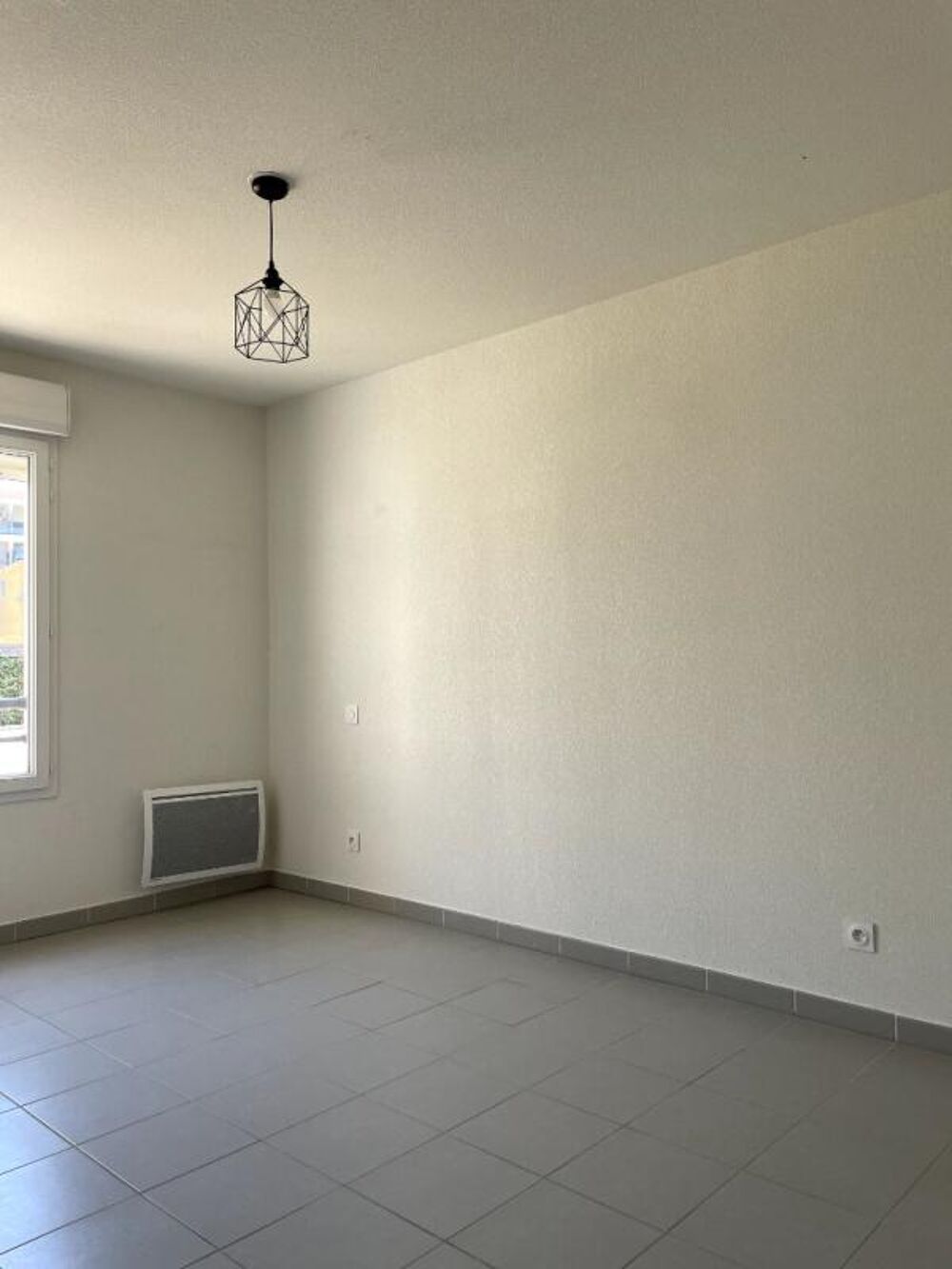 Vente Appartement À VENDRE   Appartement T3 de plain-pied avec terrasse, parking privatif et climatisation Draguignan