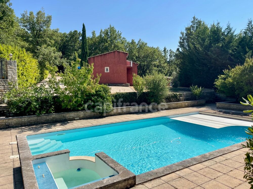 À vendre  Maison avec piscine et grand terrain arboré à Saignon (84400)