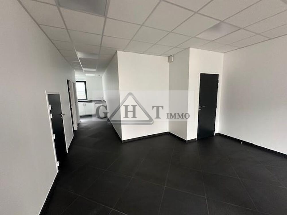   BOUTIQUE 140M A LOUER ST-PIERRE-DU-PERRAY 