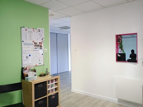   LOCAL PROFESSIONNEL A LOUER - MEXIMIEUX - Face Mairie 