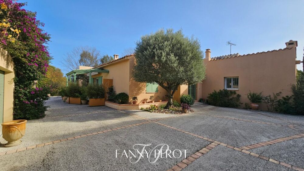 Mas de plain pied de 220m² avec 2 appartements indépendants à Saint-Cyprien