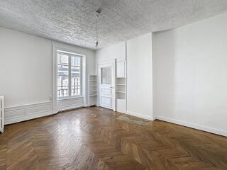  Appartement à louer 5 pièces 133 m²