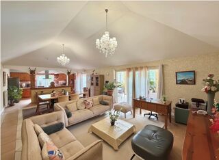  Villa à vendre 7 pièces 182 m²