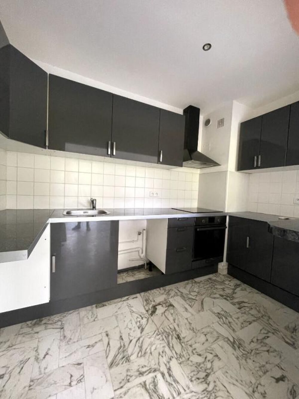 Vente Appartement Appartement 2 pièces avec balcon, cave et stationnement dans la résidence, en plein centre-ville Draguignan