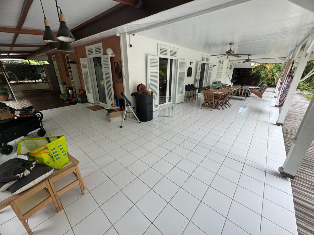 Vente Maison Superbe maison T5 avec piscine et jardin arboré de 1258 m2 Un véritable havre de paix Remire montjoly