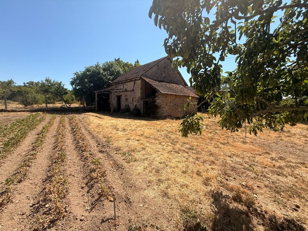 EN EXCLUSIVITE ! Charmante maison en pierre 60m² à rénover, Terrain de 900 m² 23 800 €