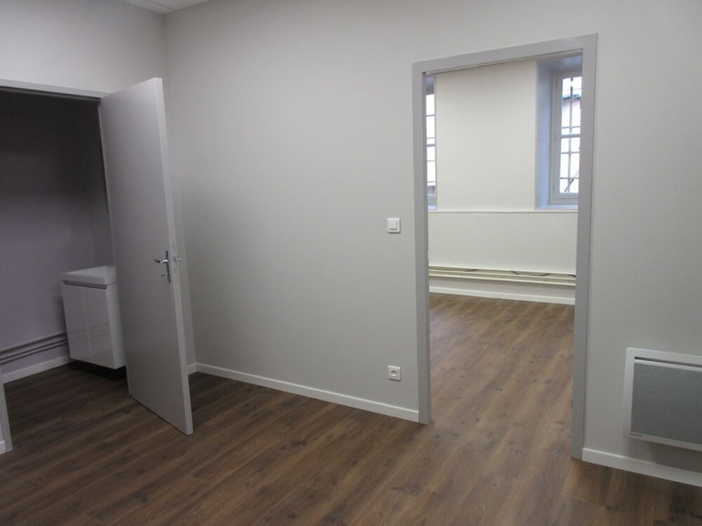   Rodez, local en rez-de-chaussée de 68 m² environ 