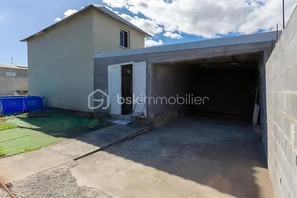 Vente Maison Maison F4 de 110 m² à Saint-Pierre (Basse-Terre) : une opportunité à saisir rapidement ! Saint pierre