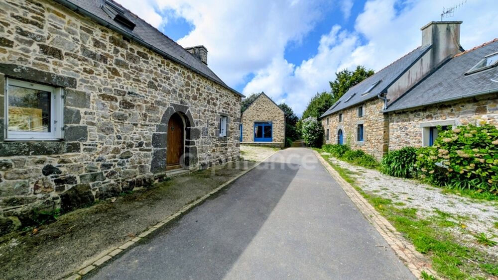 Grands Gîtes avec Maison d'Habitation - ROSNOEN (29)