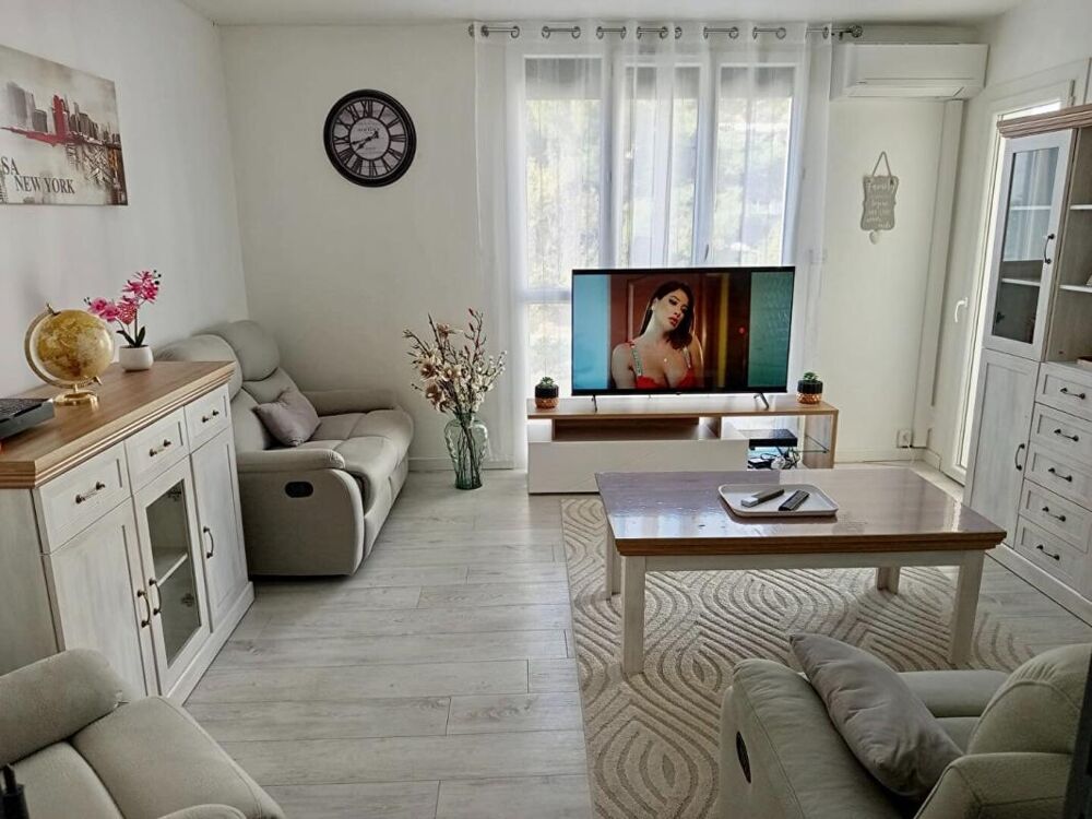 Magnifique appartement spacieux T5 de 83 m² au second étage sans ascenseur avec balcon et cave