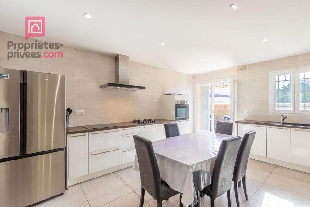 Maison de plain pieds de 103 m2 construite en 2022 à Carpentras. Terrain 302 m2