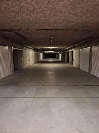  Parking / Garage à louer 
