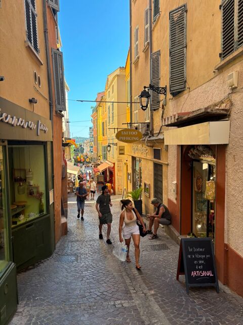   Local à Louer HYERES (83) - Centre Historique - Rue Portalet 