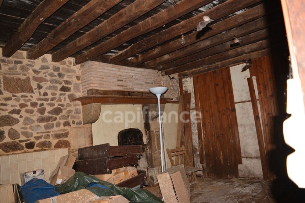 Grange sur terrain constructible de 8267 m2 en partie boisé à CRUX LA VILLE (58330)