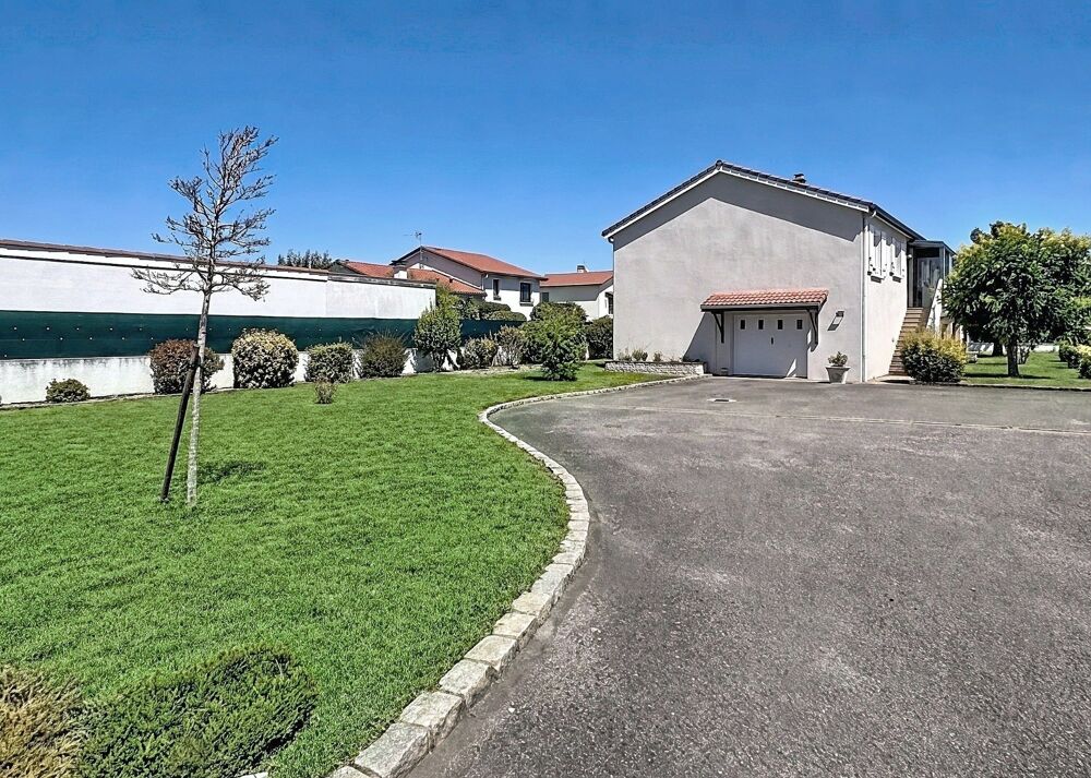 VEAUCHE  Belle maison familiale de 130 m² sur 1050 m² de terrain clos et arboré