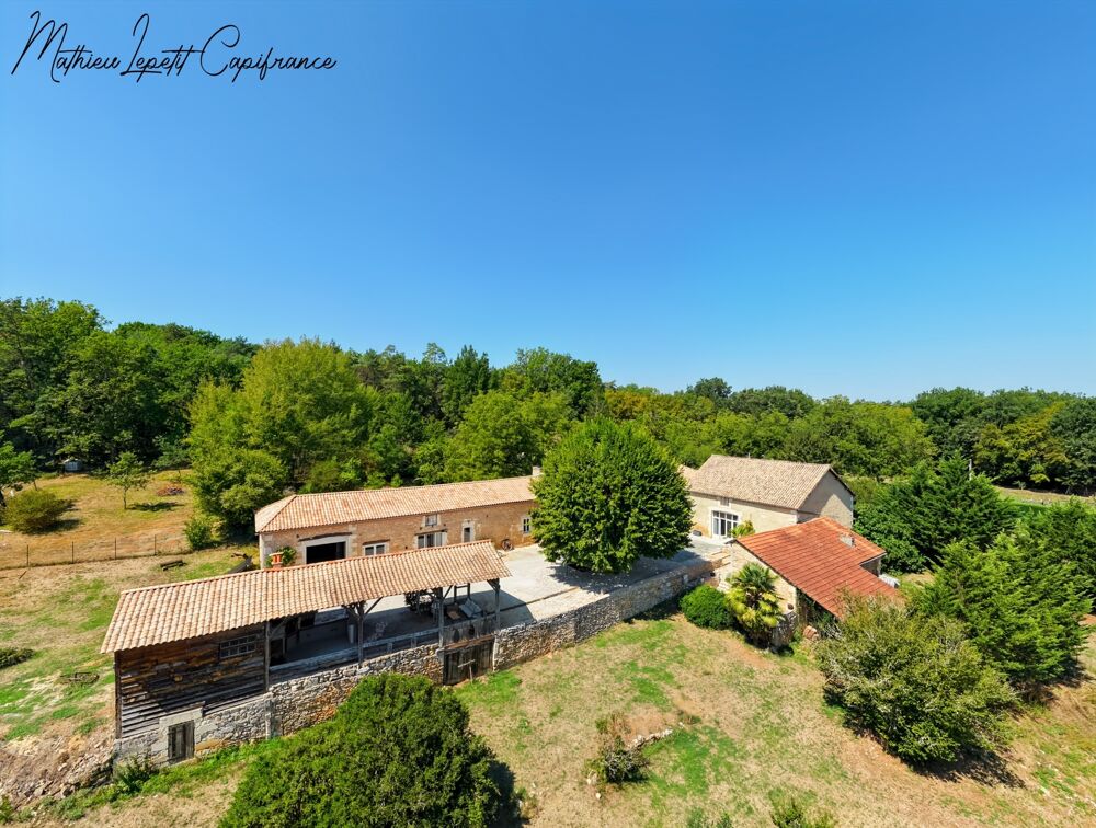 Aux portes de Périgueux  Authentique longère en pierre du XIX? siècle 210 M²- T7  DPE B  Terrain clos de 1,14 hectare-dépenda