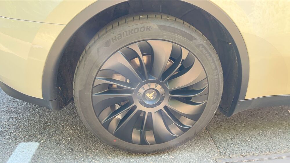 Model Y 300 cv Premium - Premi&egrave;re main Garantie constructeur 2023 occasion 72000 Le Mans