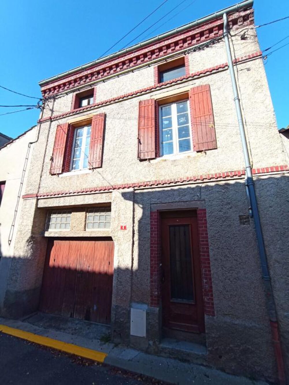Maison de 4 pièces entièrement à rénover à Arthes