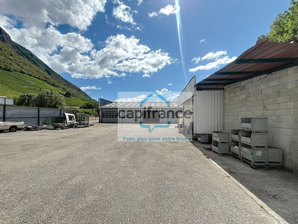   Local artisanal à louer MONTMELIAN (73) - 1 132 m² avec cour et parking Montmelian