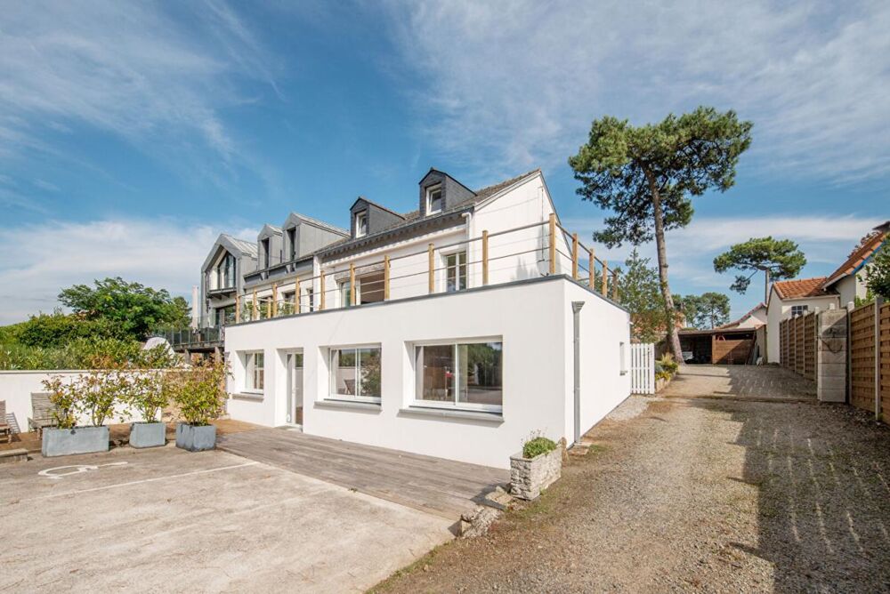 Maison vue mer avec jardin