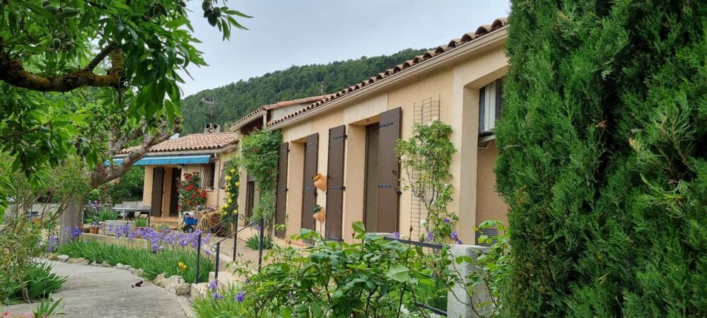Vente Maison GRANDE VILLA DE PLAIN PIED  T5 sur 1400 m² de terrain piscinable Cuges les pins