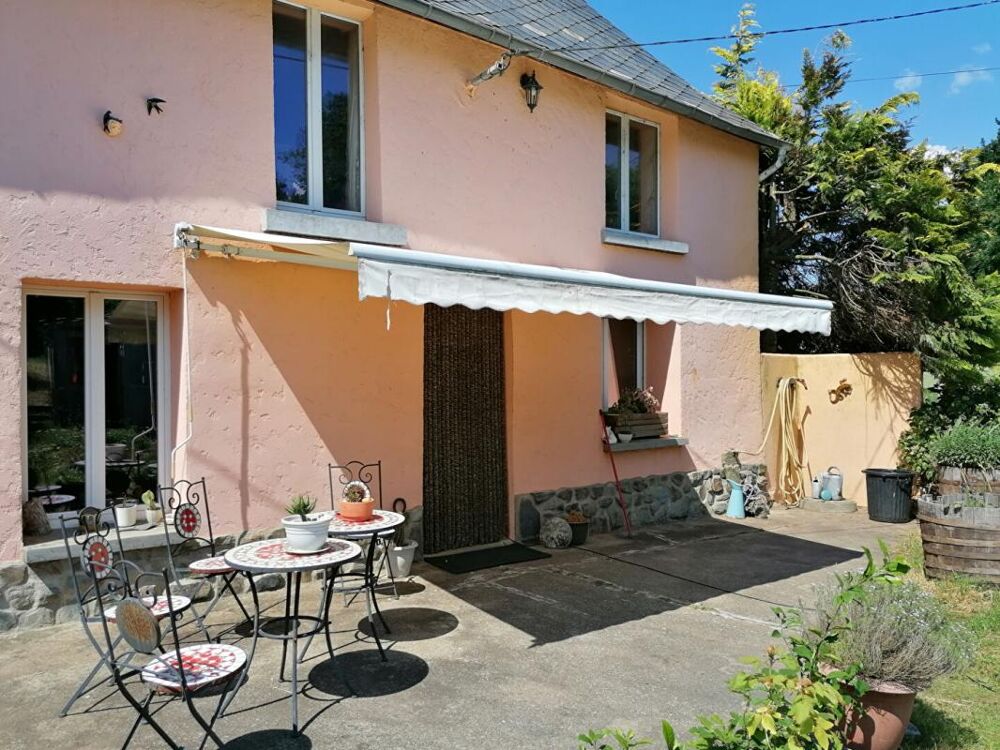 LOYAT Maison de caractère avec dépendances et fort potentiel