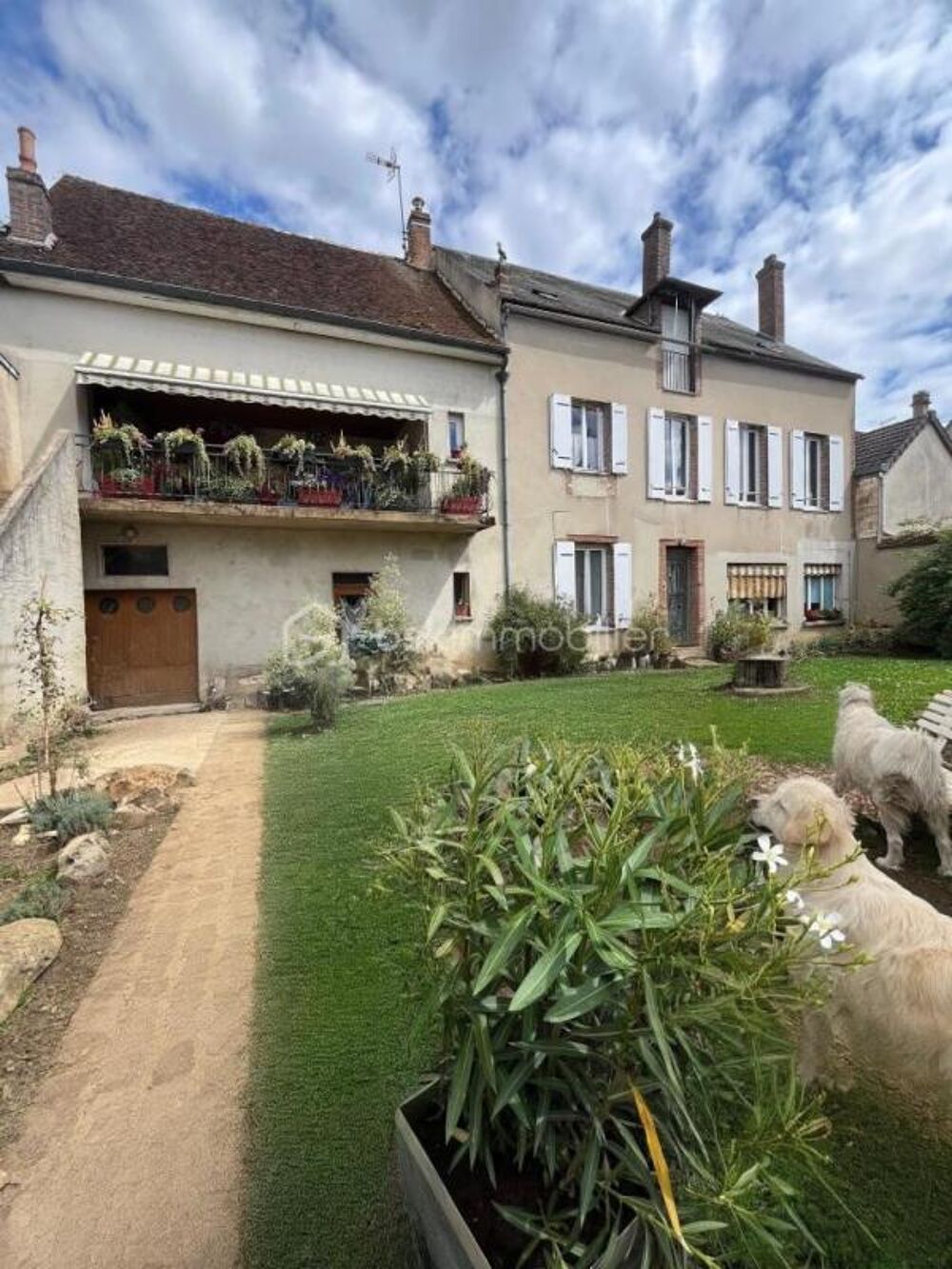 Maison de ville de 260 M2 avec jardin à Villeneuve-l'Archevêque
