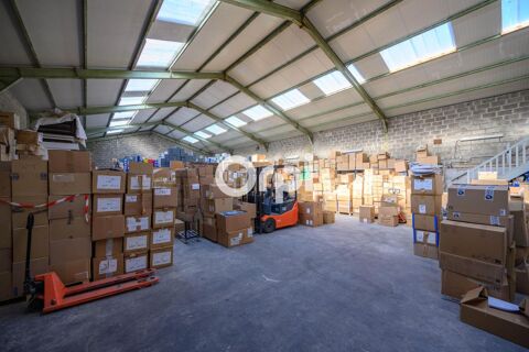   Entrepôt rénové 520 m2 3 bureaux chauffés Accès poids lourds parking 