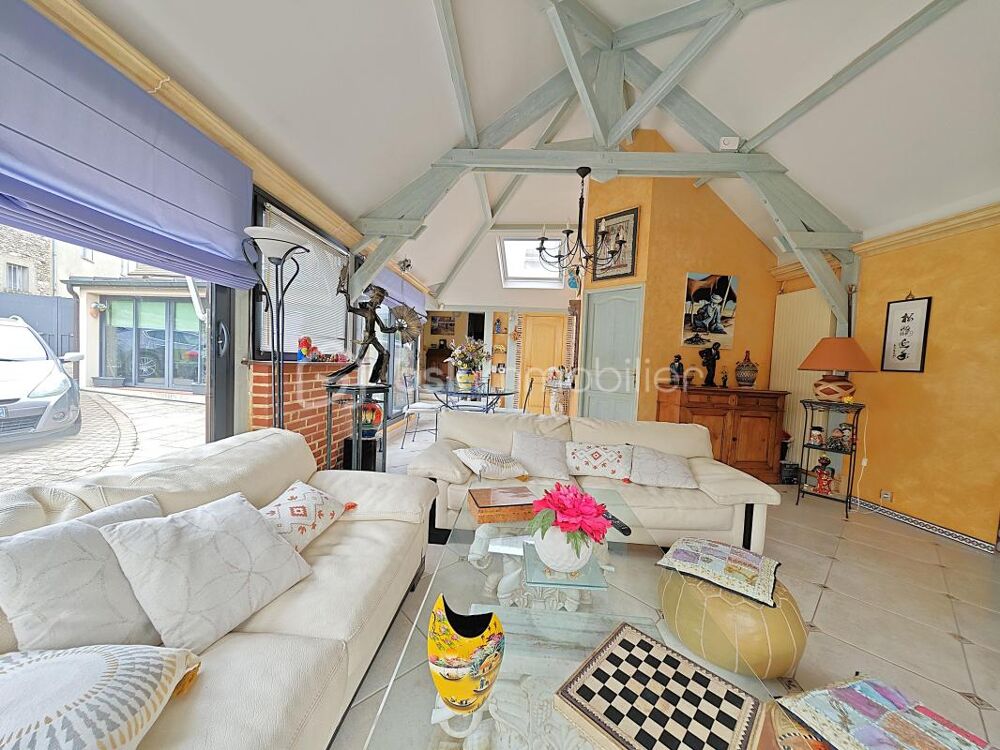 À 10 minutes de RAMBOUILLET, propriété de 220 m² habitable sur terrain de 940 m² avec une magnifique piscine de 5 M par 10 M