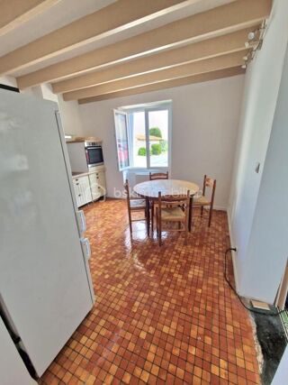 Vente Maison Longère charentaise pleine de charme avec chai et terrasse – Floirac (17) Floirac