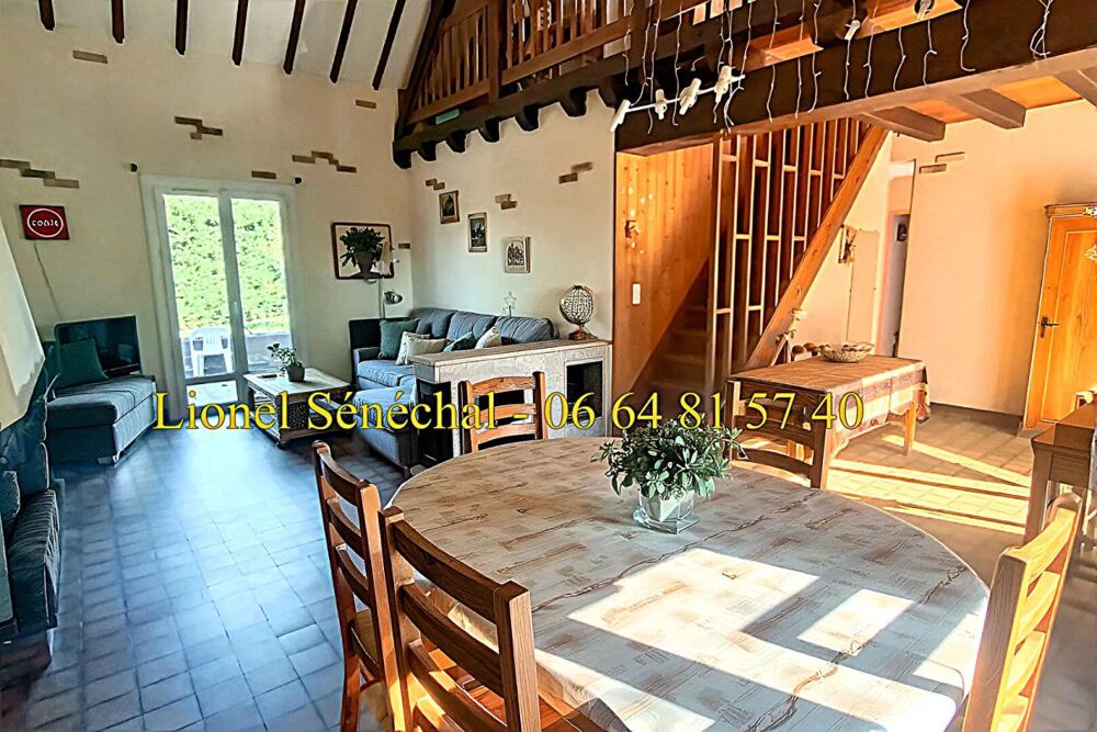 Maison 8 pièces de 135 m2 habitables avec un sous sol complet sur une parcelle de plus de 1 700 m2