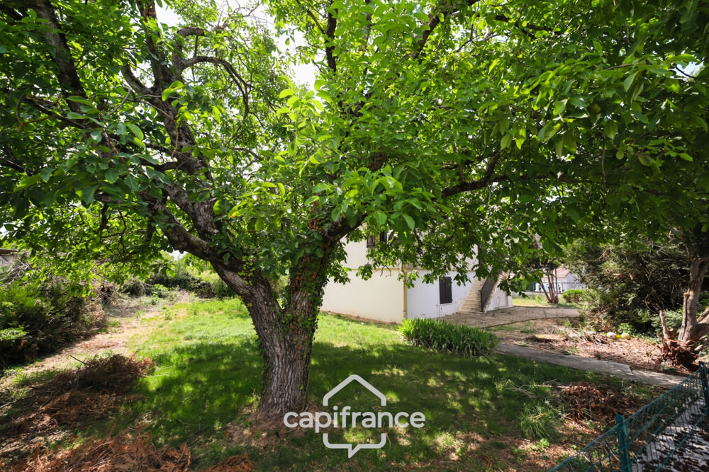 Maison avec sous-sol complet à rénover à Beaufort (39190), idéal premier achat ou investissement