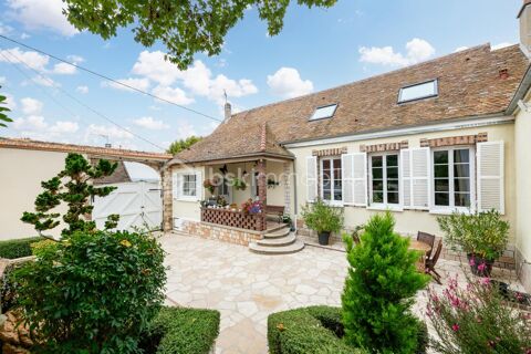   MAGNIFIQUE LONG�RE DE 1840 ENTI�REMENT R�NOV�E AVEC SES 5 CHAMBRES, SES DEUX GARAGES ET SON JARDIN INTIMISTE ! Maison - 7 pi�ce(s) - 160 m�