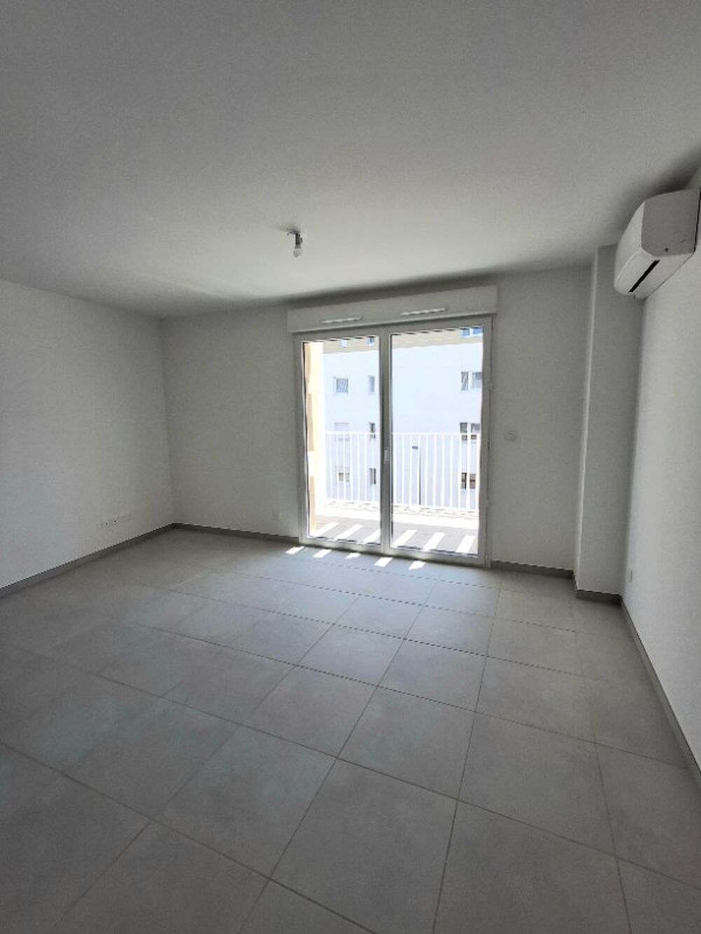 T1 NEUF avec balcon et parking à MONTEUX