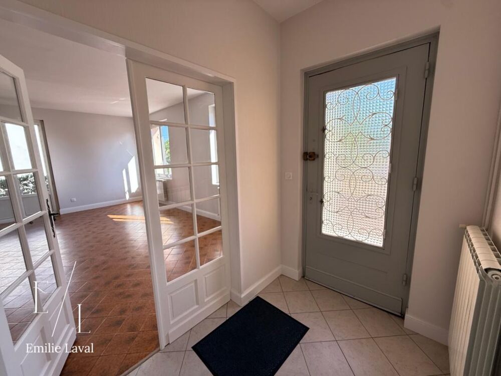 Maison avec dépendance, cave à vin et terrain clos de 1 737 m² à Pineuilh (33)