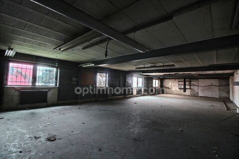   Entrepôt de 437 m2 avec bureau et parking à louer à Orgeval au bord de la RN 13 