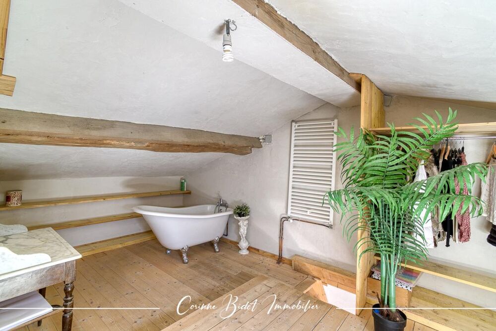 à vendre  Propriété/château Saint-Pierre-de-Chandieu (69780)