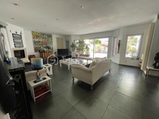  Maison  vendre 15 + pices 402 m