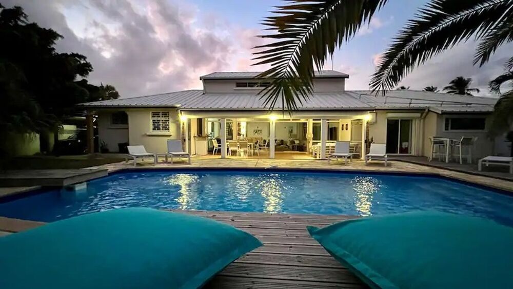 Vente Villa Superbe villa VUE MER ELOIGNÉE PLAGE A PIED piscine jacuzzi sur plus de 1900 m² de terrain à LE GOSIER (971) Le gosier