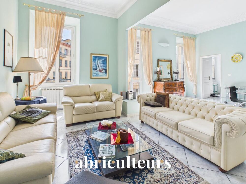 Superbe appartement traversant rénové de 136,81 m²  Trois balcons  Garage  À 30 mètres du Port de Nice